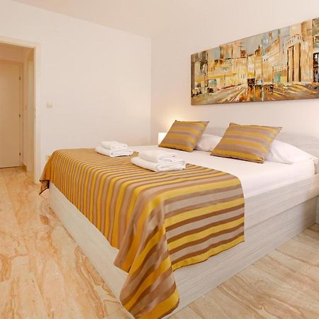 Modern 2-Bed Apt, Late Check In Available Split Exterior photo