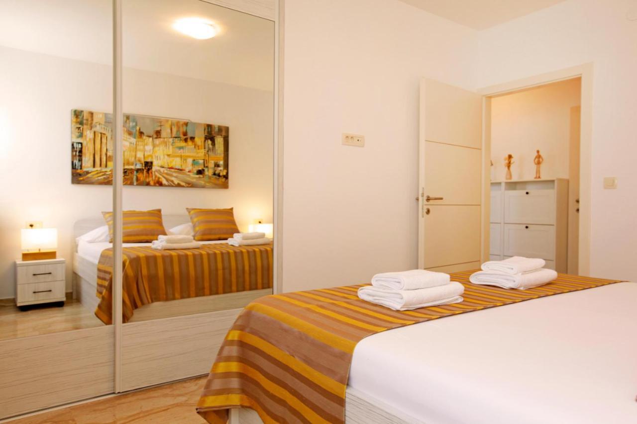 Modern 2-Bed Apt, Late Check In Available Split Exterior photo