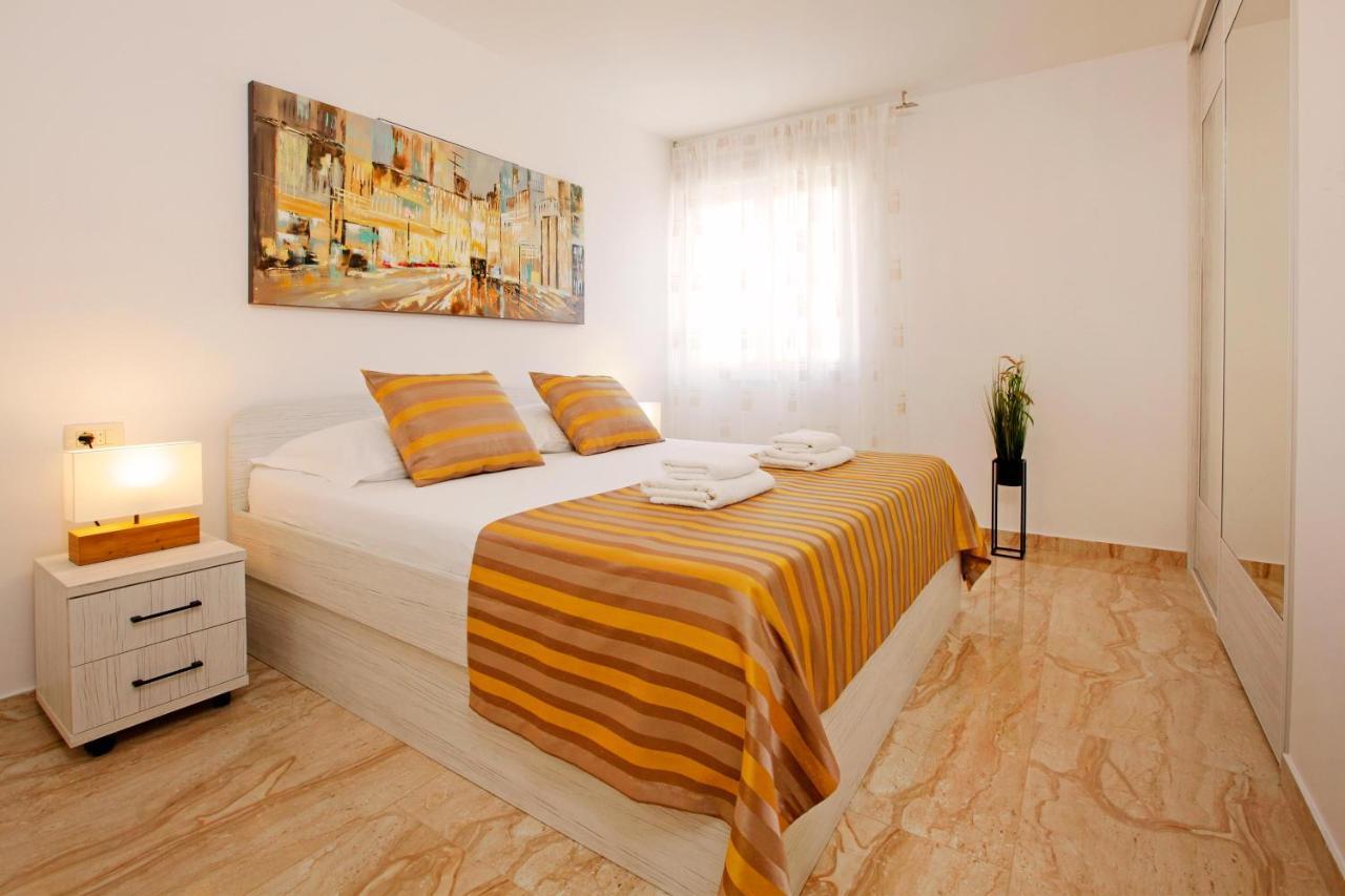 Modern 2-Bed Apt, Late Check In Available Split Exterior photo