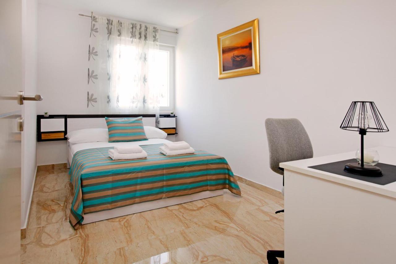Modern 2-Bed Apt, Late Check In Available Split Exterior photo