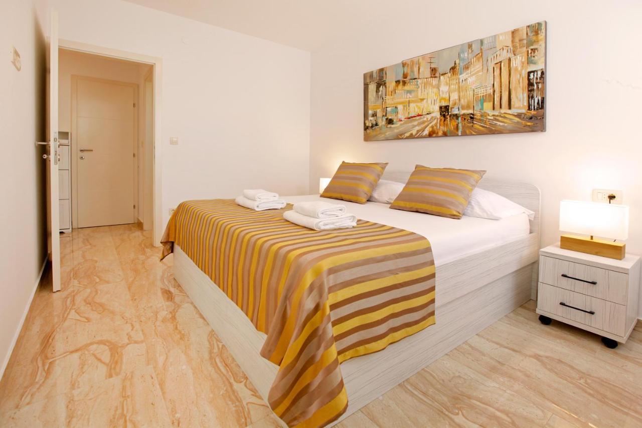 Modern 2-Bed Apt, Late Check In Available Split Exterior photo