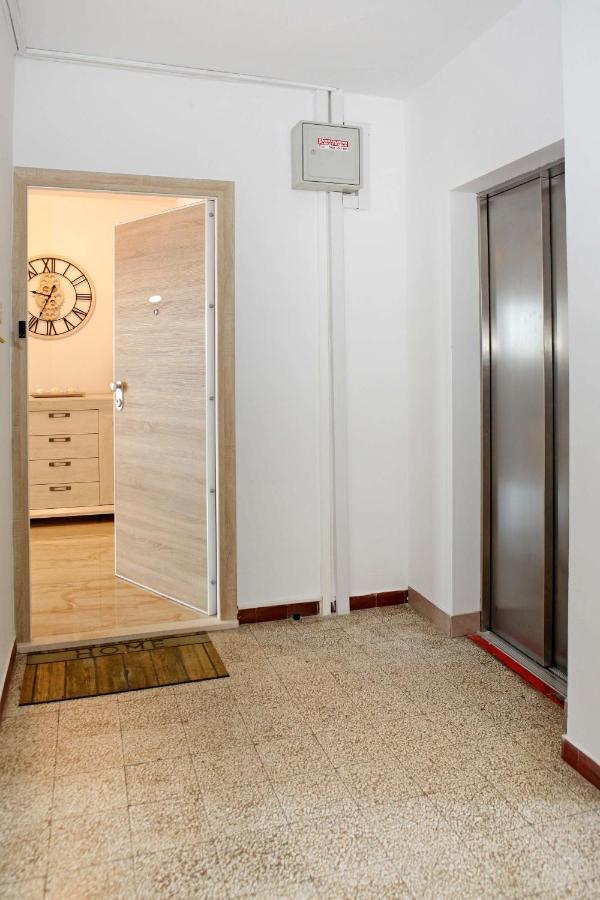 Modern 2-Bed Apt, Late Check In Available Split Exterior photo