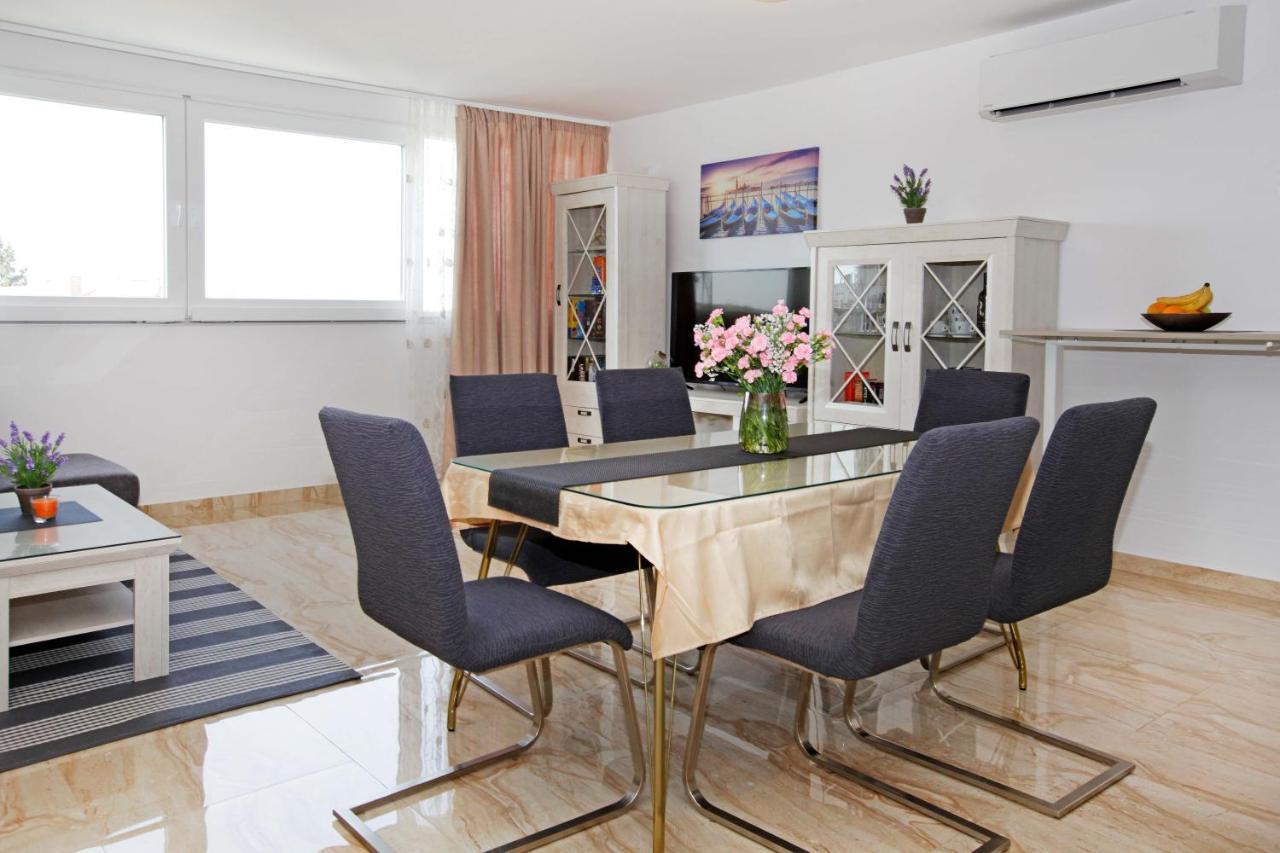 Modern 2-Bed Apt, Late Check In Available Split Exterior photo