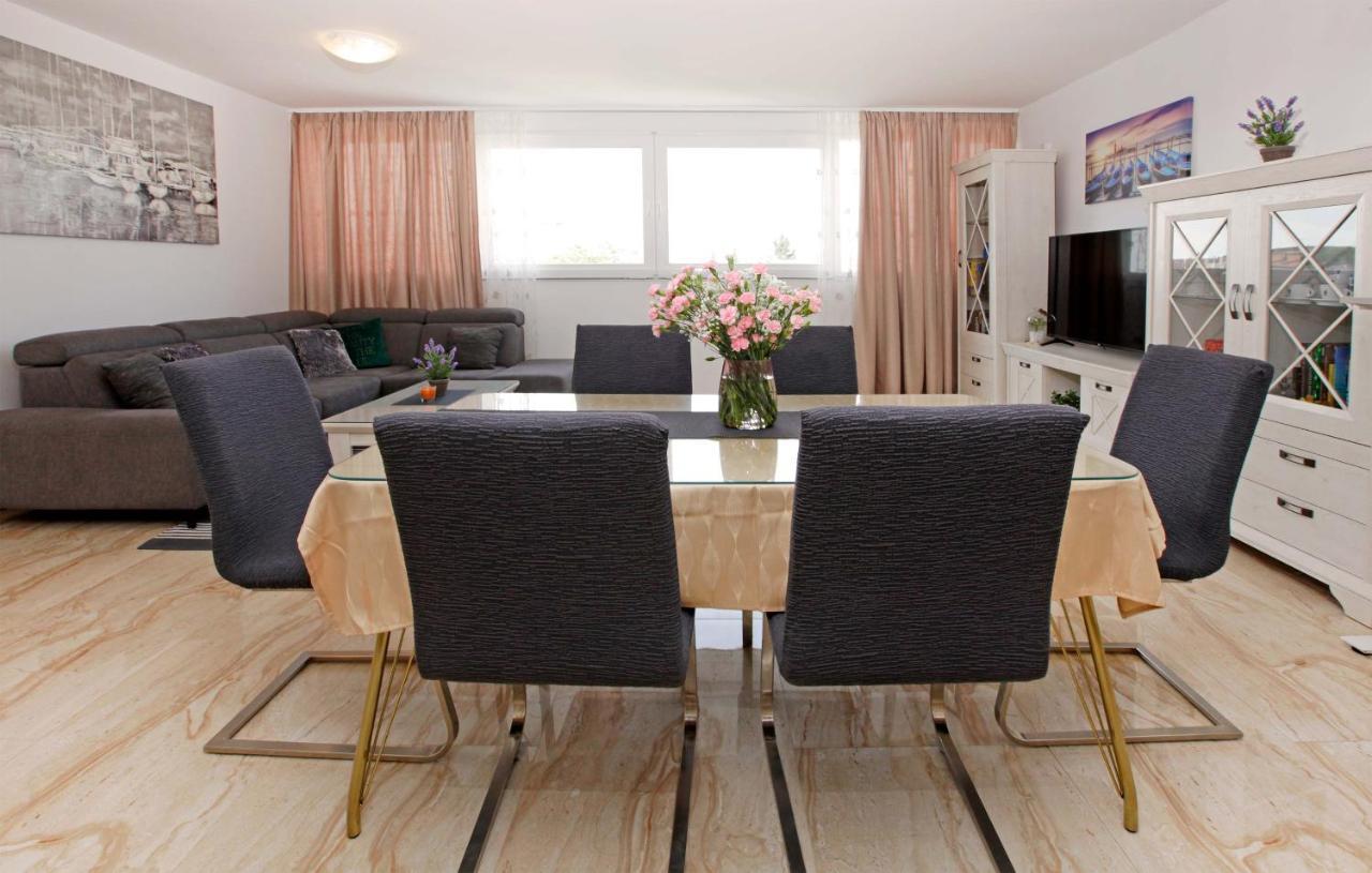 Modern 2-Bed Apt, Late Check In Available Split Exterior photo