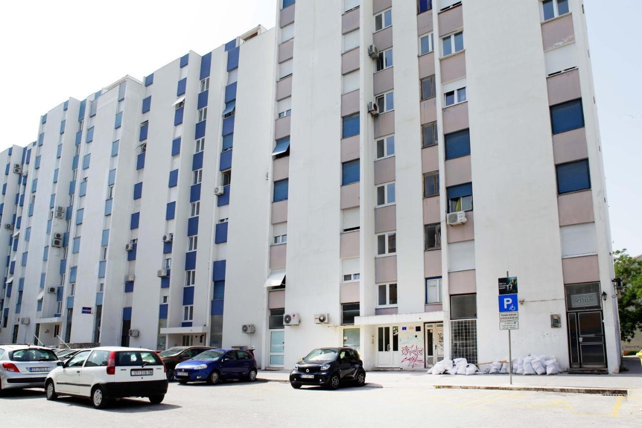 Modern 2-Bed Apt, Late Check In Available Split Exterior photo