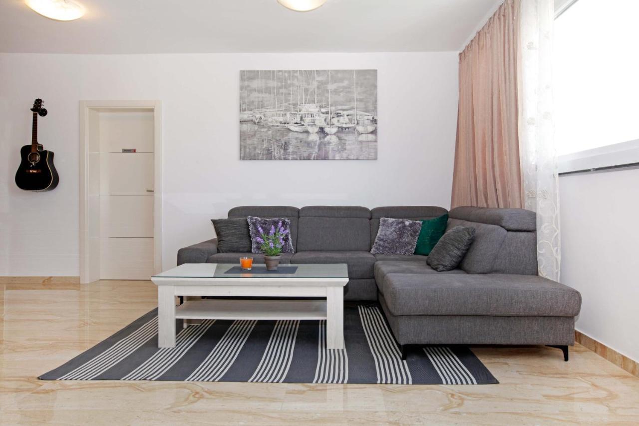 Modern 2-Bed Apt, Late Check In Available Split Exterior photo