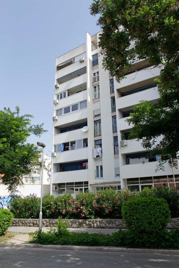 Modern 2-Bed Apt, Late Check In Available Split Exterior photo